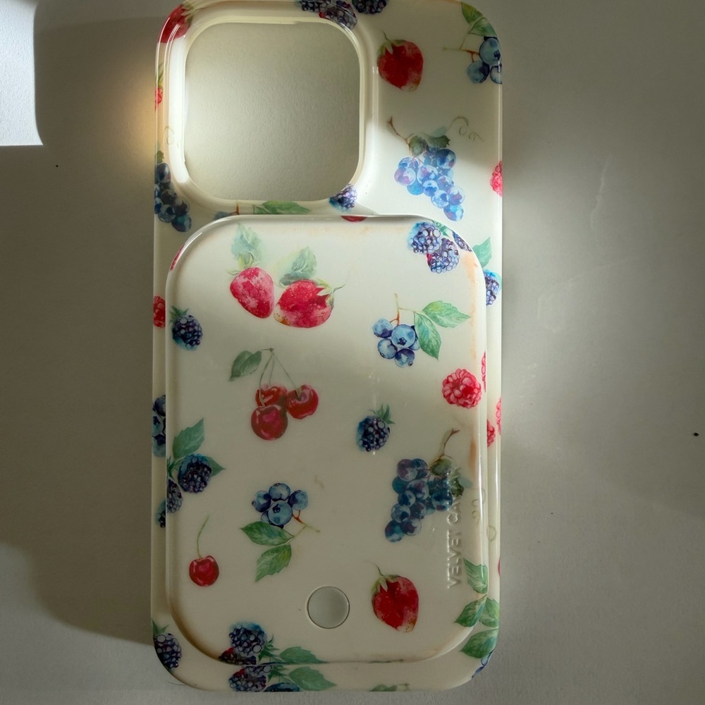 Velvet Caviar Fruit Pattern case/charger, iPhone 14 Pro